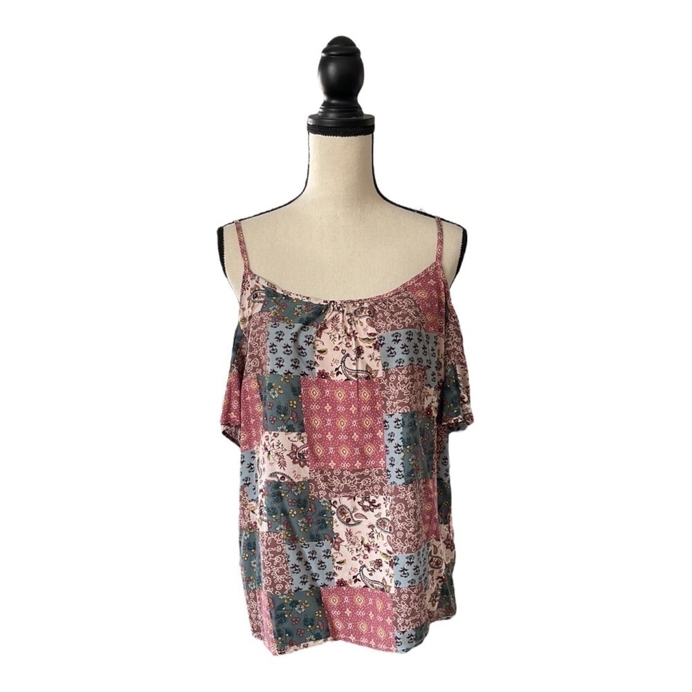 ♥️A. U. W♥️Cold shoulder blouse size (Medium)
